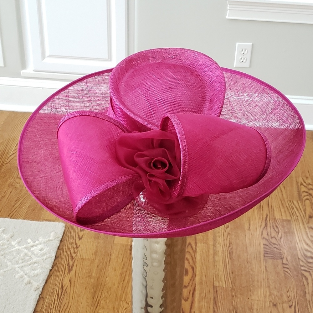 Herald & heart Derby hat